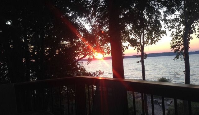 Waterfront, kayaks included. Spectacular Views Of The Bay, Pet Friendly