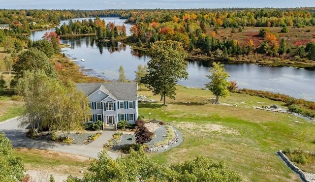 Waterfront + Kayaks | Morancy Pond | Sleeps 14