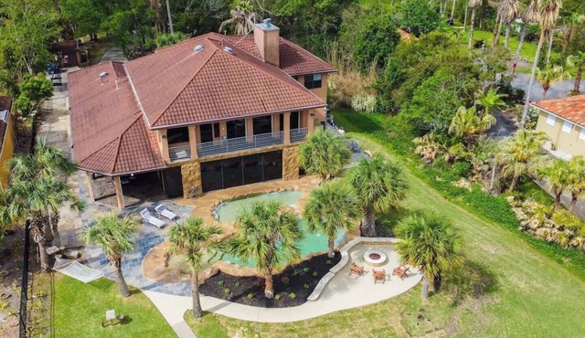 Waterfront Kemah Estate w/Heated Pools & Private Pier, Walk to Kemah Boardwalk