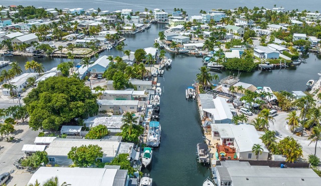 Waterfront Key Largo Home 45’ Dock + Boat Lift 3BR/2.5BA Bay & Ocean Access