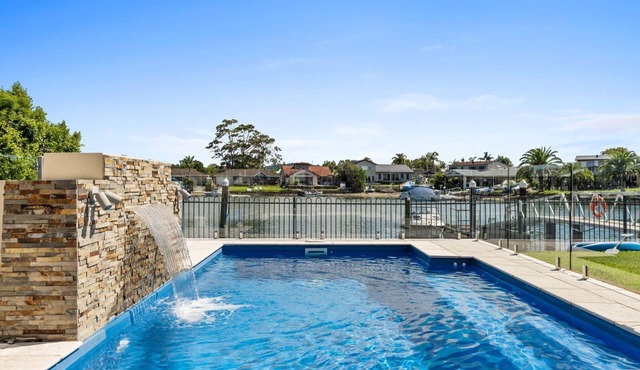 Waterfront Luxury Pool-Spa-Jetty-Pool Table