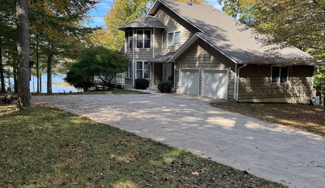 Waterfront Lake Anna Getaway - 3BR, 2.5BA w/Kayaks, Firepit, & Family Fun