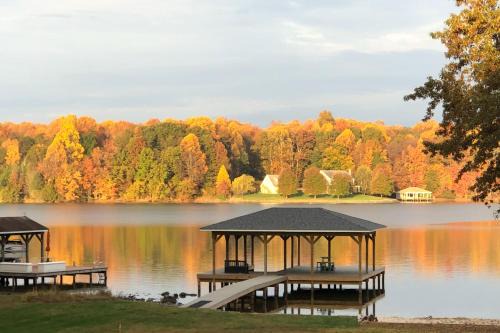 Waterfront Lake Anna Home Winter Family Escape!
