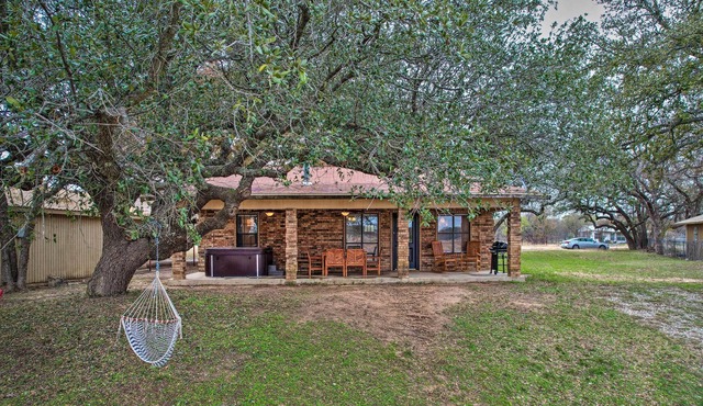 Waterfront Lake Brownwood Home w/ Hot Tub!