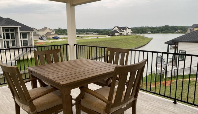 Waterfront Lake Conroe Luxury Home, 8 Beds, Private Dock