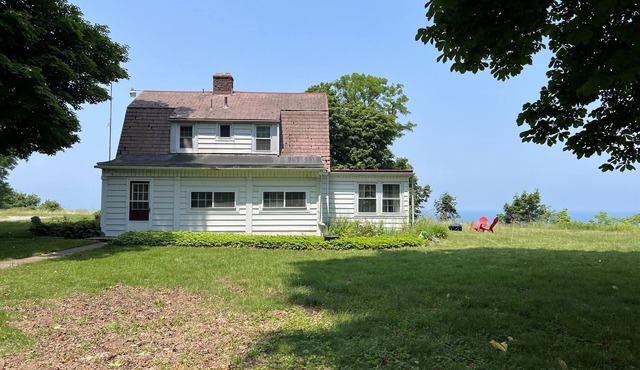 Waterfront Lake Erie Getaway!