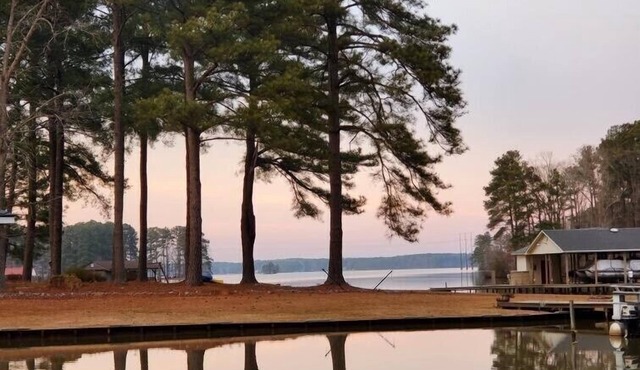 Waterfront - Lake Gaston Charming lakefront cottage