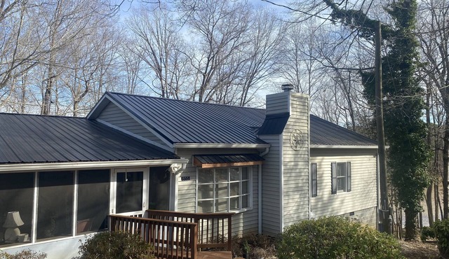 Waterfront Lake Gaston Retreat with beautiful views, Gameroom and covered deck.