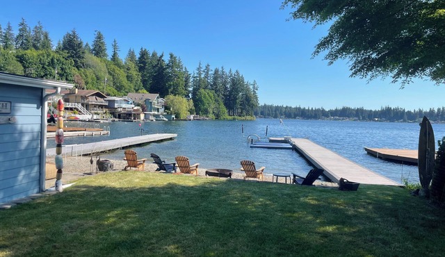 Waterfront Lake Goodwin Getaway