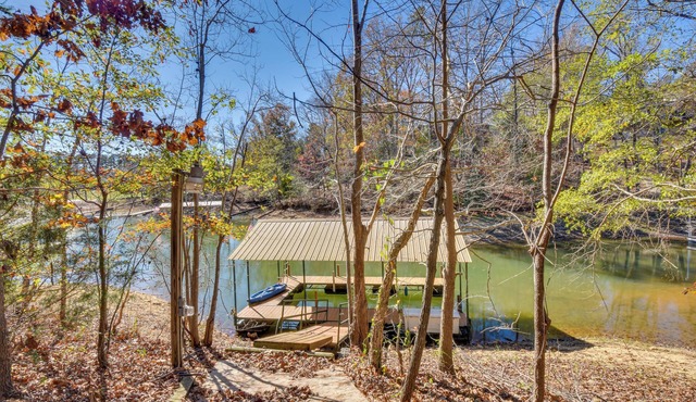 Waterfront Lake Hartwell Home w/Dock & Fire Pit