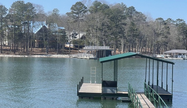 Waterfront Lake Hartwell High-End RENOVATED Cottage - 3/1 w/amazing DEEP WATER