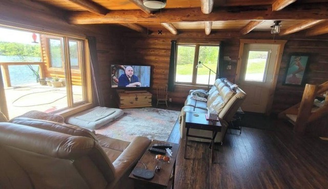 Waterfront Lake House Log Cabin near Kenora, Ontario