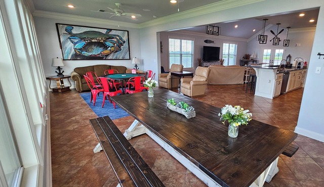 WATERFRONT Lake House w/King Beds, close to Casinos