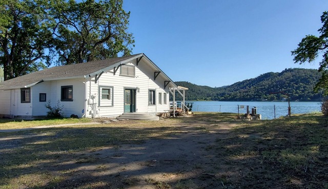 Waterfront lake home w/covered private patio!