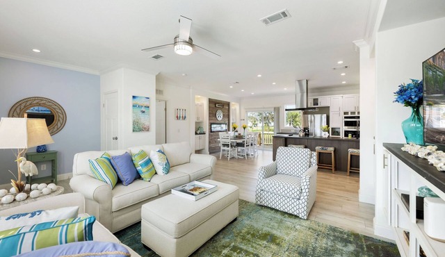 Waterfront Lake House | Lake Access | King Bed