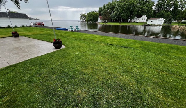 Waterfront Lake House, Kayaks and Large Yard