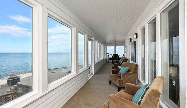 Waterfront Lake House with stunning views of Lake Erie!