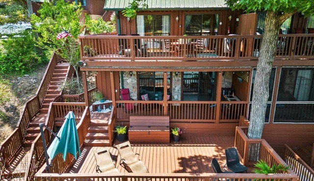 Waterfront LAKE KEOWEE Chalet near Clemson University