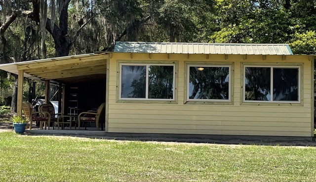 Waterfront Lake Kerr Cottages- McDade * Newly Remodel *