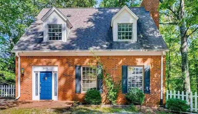 Waterfront Lake Lanier - Private Dock & Fire Pit space for the whole family!