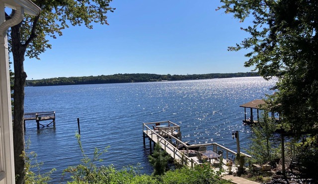 Waterfront! Lake Norman Couples Getaway - One Bedroom Apt.