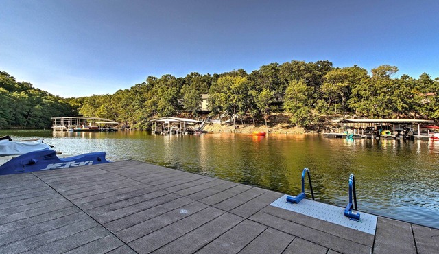 Waterfront Lake Ozark Condo w/Balcony & Pool