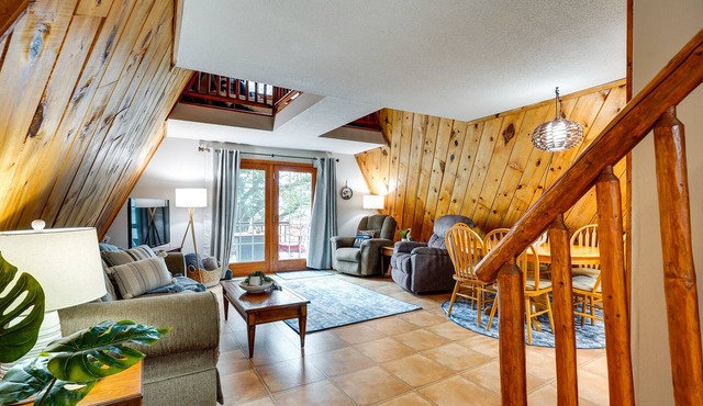 Waterfront Lake Poinsett Cottage w/ Private Beach!