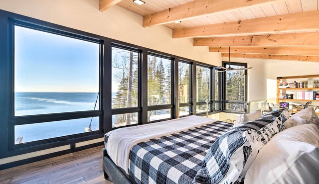 Waterfront Lake Superior Cabin: Fire Pit & More!