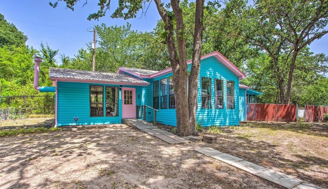 Waterfront Lake Tawakoni Escape w/ Fire Pit!