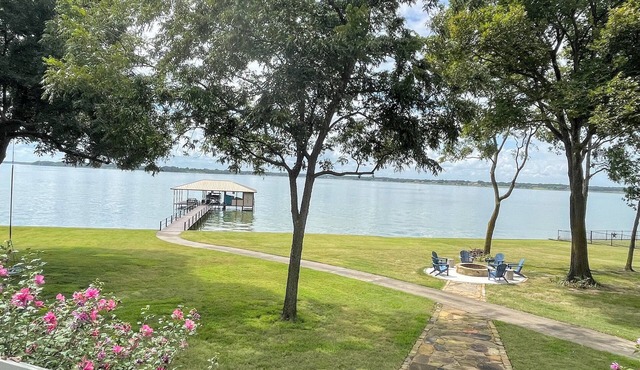 Waterfront Lakehouse in gated community