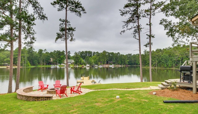 Waterfront Lakehouse w/Private Dock & Fire Pit!