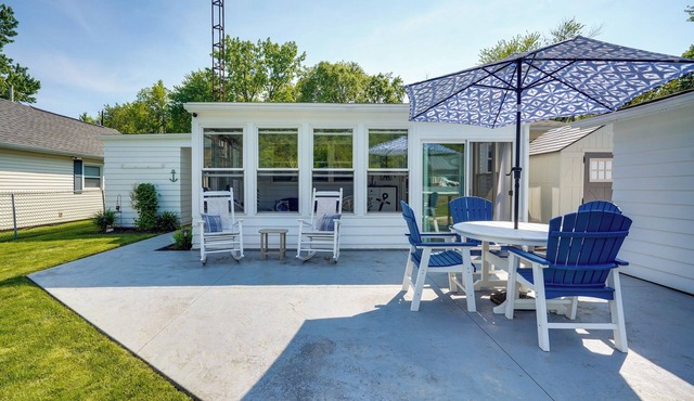 Waterfront Lakeview Cottage w/Dock & Lift!