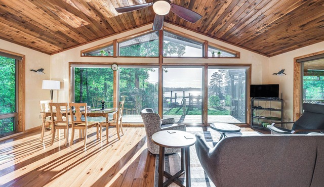 Waterfront Lancaster Cabin ~ 10 Mi to Kilmarnock!