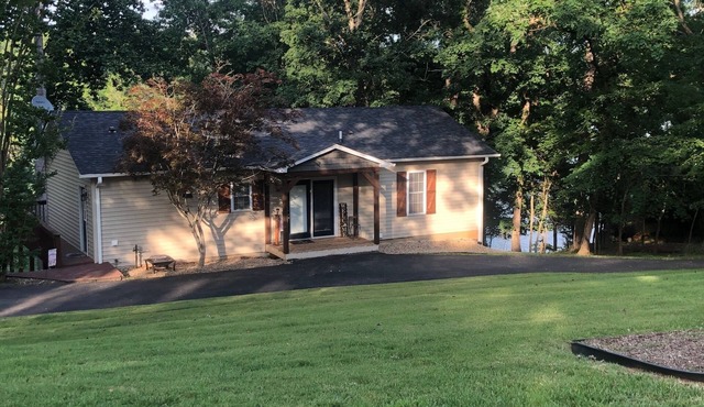 Waterfront-Large Dock-Quiet Cove- Minutes to Drifters-Bridgewater Marina