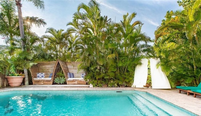 Waterfront Las Olas Cottage with Private Dock & Pool