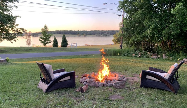 Waterfront location - 1 br in RV sleeps 4