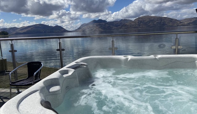 Waterfront Lodge 5 with Hot Tub