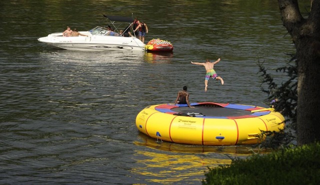 Waterfront Lodging on Dream Catcher point/Discount for the season.