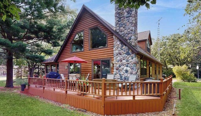 Waterfront Log Cabin Retreat with Private Boat Dock, Gas Grill, Fire pit & WIFI