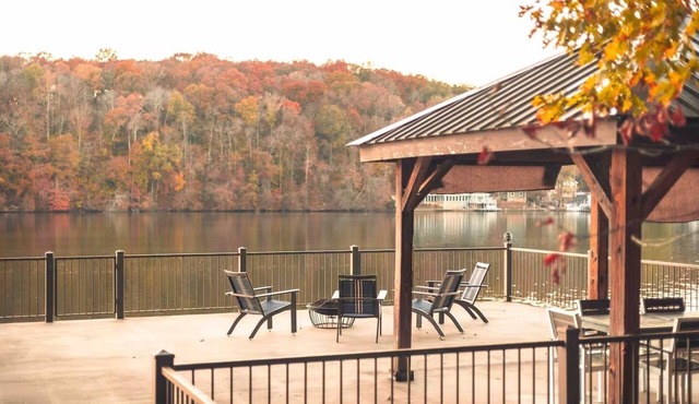 Waterfront Log Cabin w Pier, Deck, Dock, Grill, Kayak, Wifi + Sunset Views.