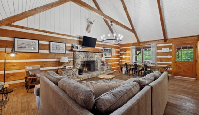 Waterfront Log Home Hot Tub Flat yard w/Volleyball Fire Pit & Tubes for Floating