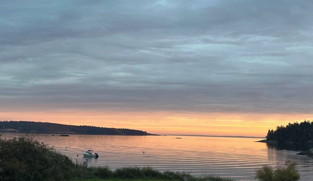 Waterfront Lopez Island home on sun-filled, low-bank property - 3 bedrm, 2 bath