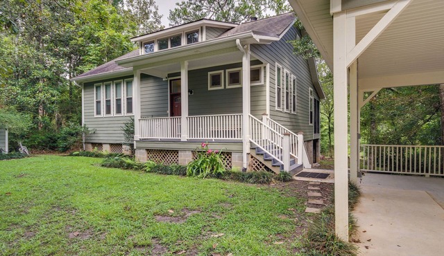 Waterfront Loranger Cottage: Hot Tub, Deck & Grill