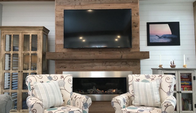 Waterfront Luxury Beach House, Private Beach on South Shore, open all year