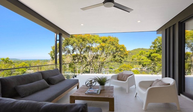 Waterfront luxury, spectacular views,5m to Woy Woy