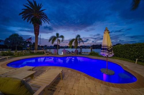 Waterfront Luxury w/Heated Salt Pool & Golf Cart