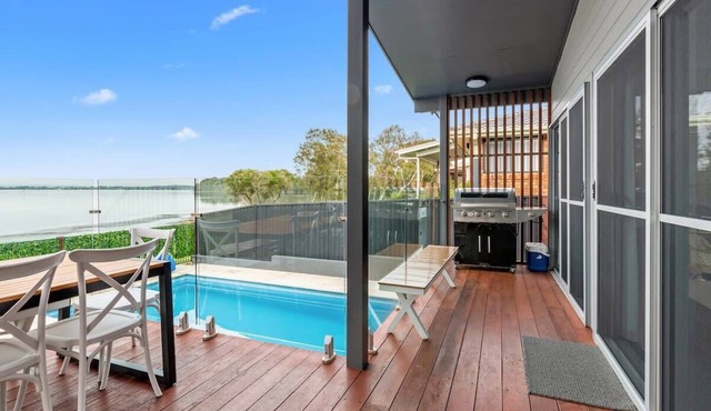 Waterfront Luxury Living & Private Pool Buff Point