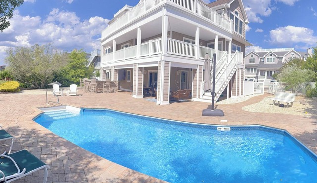 Waterfront luxury beach house, short walk to the beach. The perfect resort! 2025