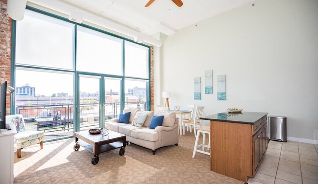 Waterfront Luxury Condo - Sleeps 4 with Cedar Point View!