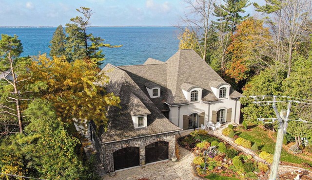 Waterfront Luxury French Chateau | Lake Simcoe | Ping Pong | Games | Fireplace